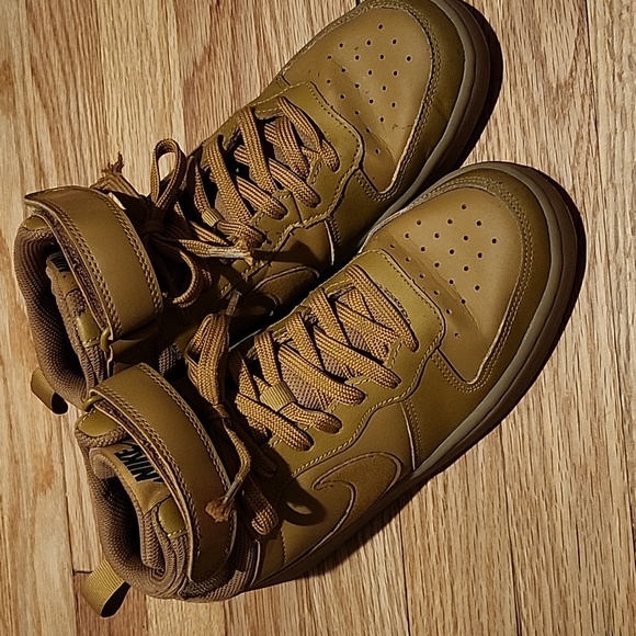 Nike High Top Court - Picture 1 of 3